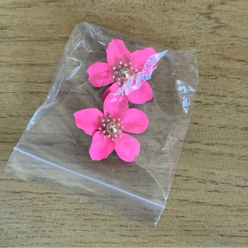 Lilly Pulitzer Pink Floral Earrings - Picture 4 of 13
